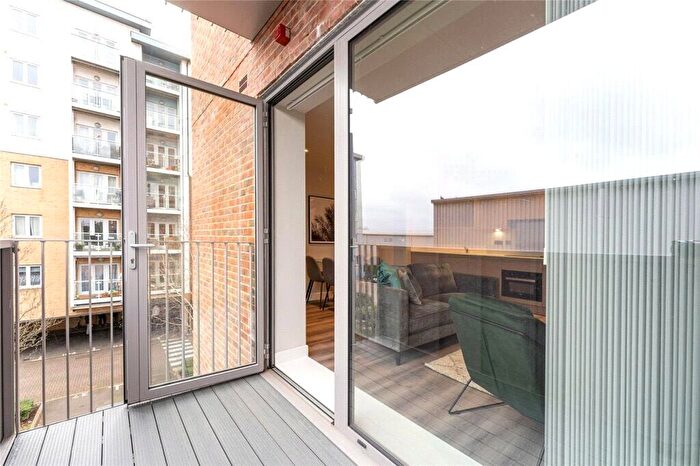 1 Bedroom Apartment To Rent In Steel House, The Metalworks, Petersfield Avenue, Slough, Berkshire, SL2