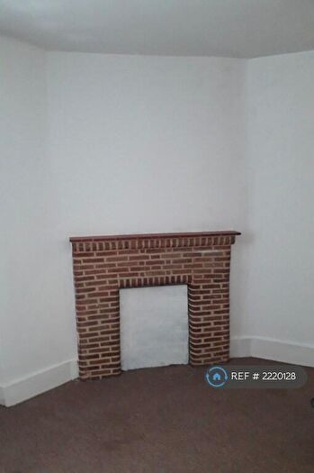 1 Bedroom Flat To Rent In High Street, Crediton, EX17
