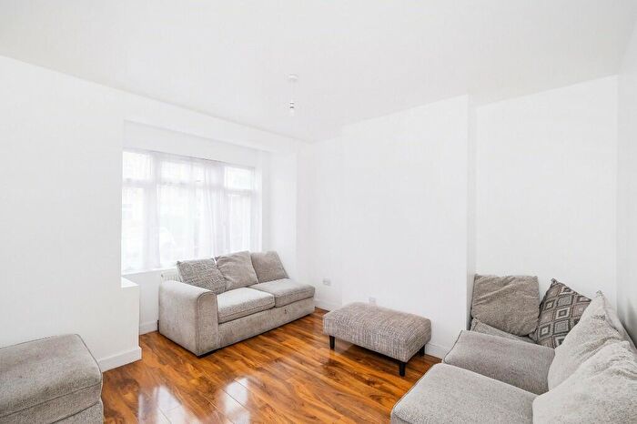 3 Bedroom Terraced House For Sale In Cavendish Drive, Leytonstone, E11