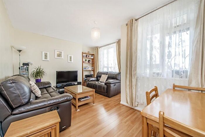 1 Bedroom Flat To Rent In Old Ford Road, London, E2