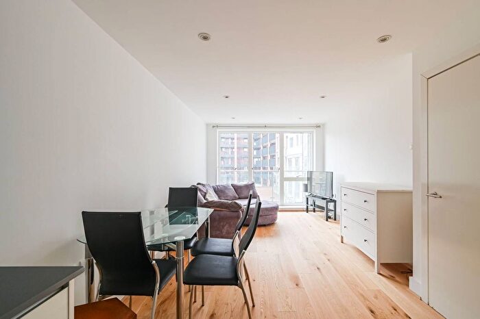 1 Bedroom Flat For Sale In Yeo Street, Bow, London, E3