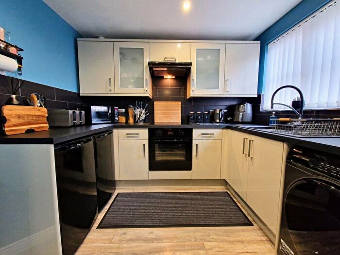 2 Bedroom Flat For Sale In Laxton Grove, Solihull, West Midlands, B91