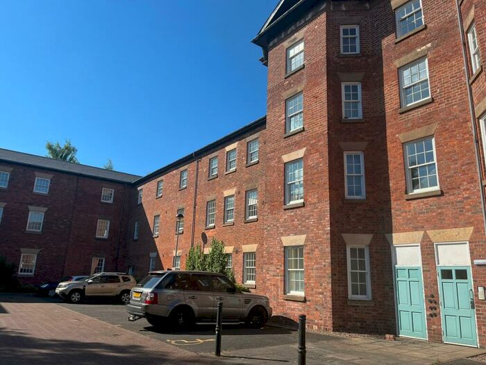 2 Bedroom Flat To Rent In Nightingale Close, Chesterfield, S41