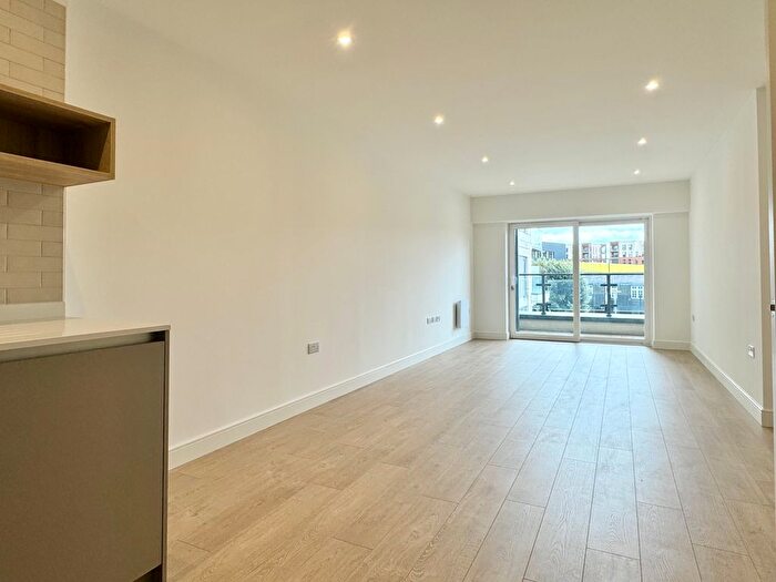 2 Bedroom Flat To Rent In London, NW9