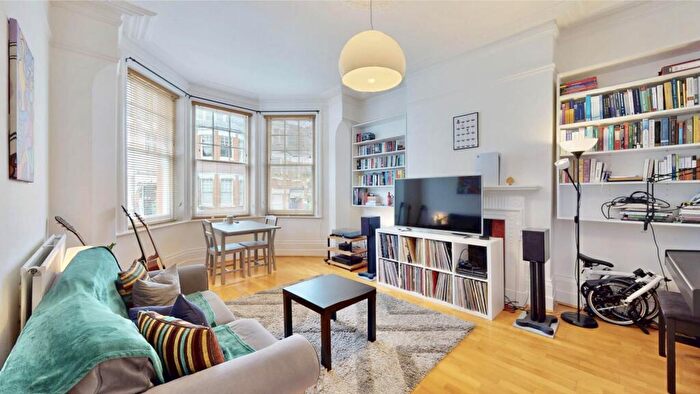 2 Bedroom Flat For Sale In Milton Road, Highgate, N6