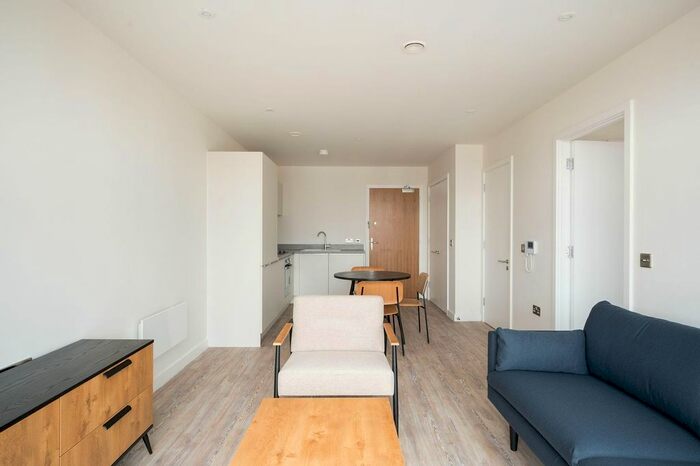 1 Bedroom Flat To Rent In Gillingham Gate Road, Chatham, ME4