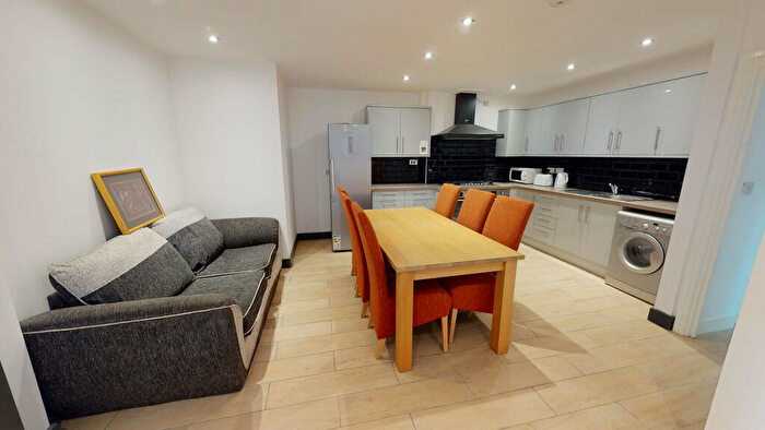 6 Bedroom Semi-Detached House To Rent In Charter Avenue, Coventry, CV4