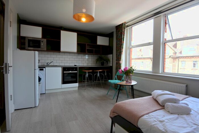 Studio To Rent In Cricklewood Broadway, Cricklewood NW2