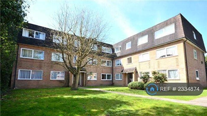 2 Bedroom Flat To Rent In Gothic Court, Sandhurst, GU47