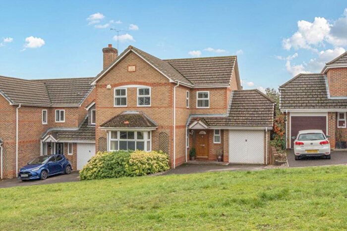 4 Bedroom Detached House For Sale In Glyncastle, Caversham Heights, RG4