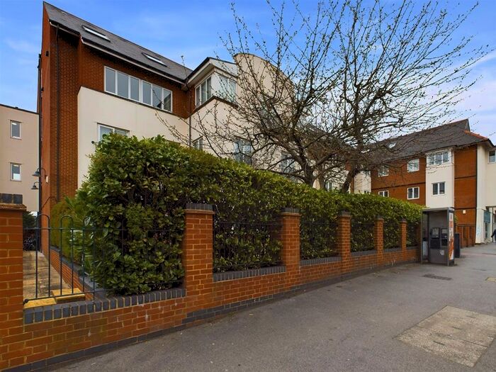 2 Bedroom Flat To Rent In Church Street, Walton-On-Thames, KT12