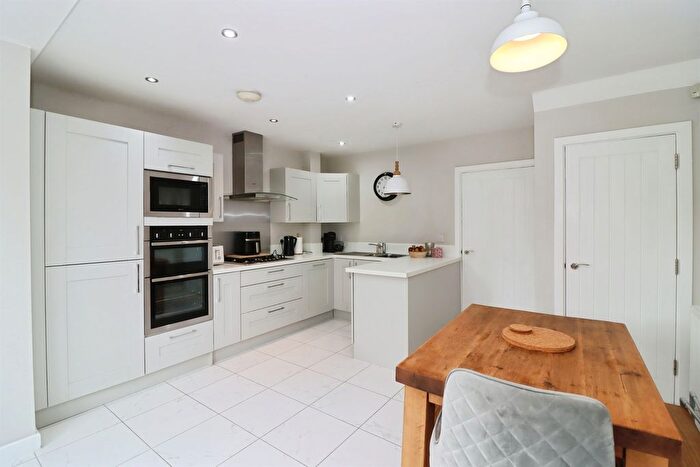 4 Bedroom Semi-Detached House For Sale In Hunters Walk, Chesterfield, S40