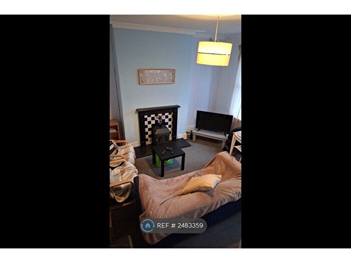 3 Bedroom Terraced House To Rent In Beechwood Mount, Leeds, LS4