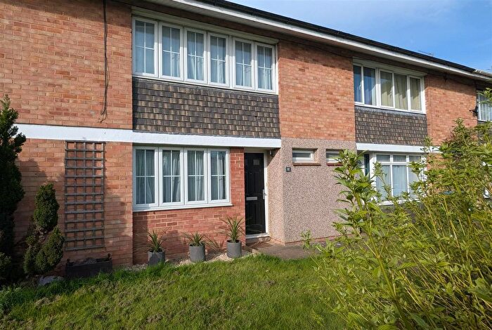 3 Bedroom Terraced House For Sale In Greville Close, Welham Green, AL9