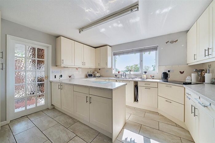 4 Bedroom Detached House For Sale In Walnut Close, Wootton, Woodstock, OX20