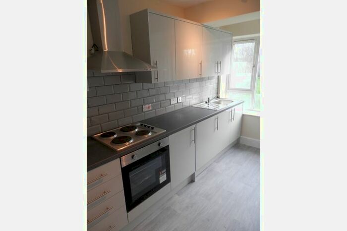 3 Bedroom Flat To Rent In Bristol Road South, Northfield, Birmingham B31