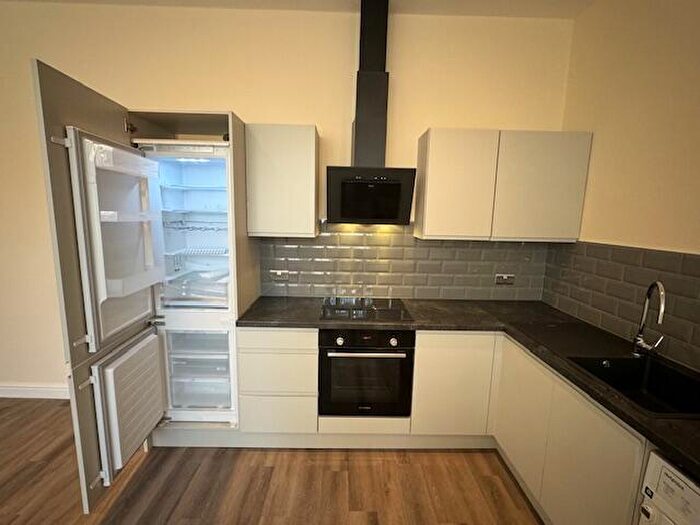 1 Bedroom Flat To Rent In Leeds Road, Shipley, West Yorkshire, BD18