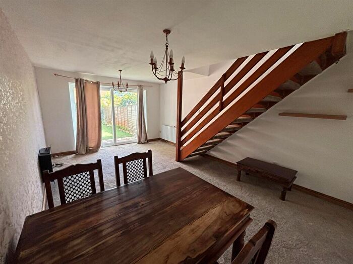 2 Bedroom End Of Terrace House To Rent In Burnham Meadow, Hall Green, Birmingham, B28