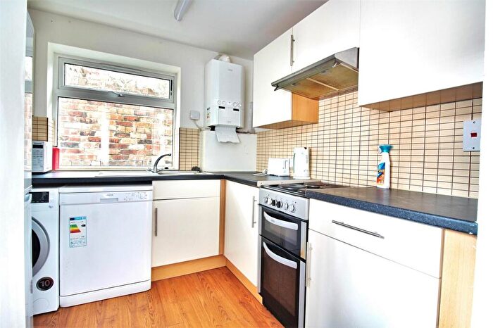 4 Bedroom Terraced House To Rent In Warwick Terrace, Sheffield, S10