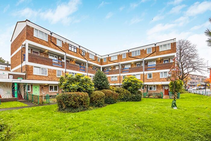 3 Bedroom Flat To Rent In Daubeney Road, London, E5