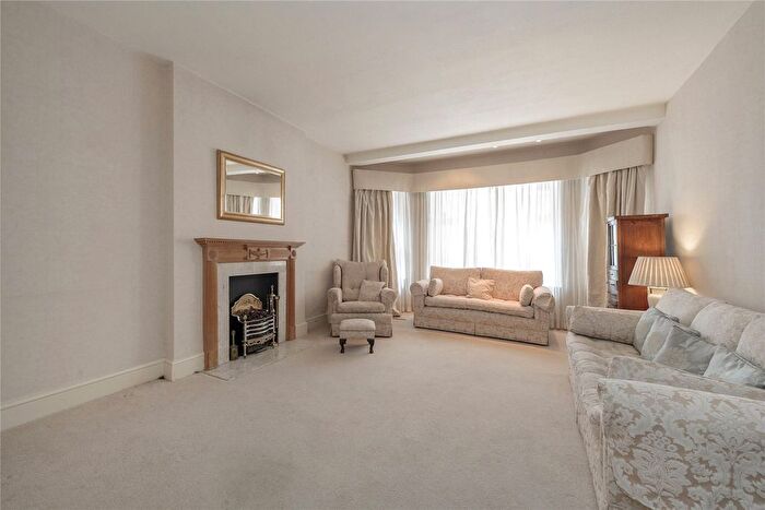 3 Bedroom Flat For Sale In Rutland Court, Rutland Gardens, London, SW7