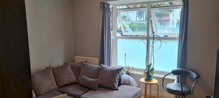 1 Bedroom Flat To Rent In Deerings Court, Oakleigh Road North, London, Greater London, N20