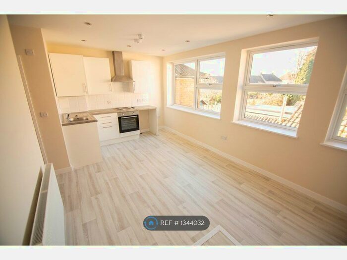 1 Bedroom Flat To Rent In Western Road, Maidstone, ME16