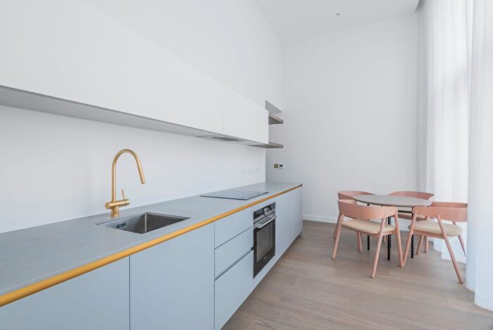 2 Bedroom Flat For Sale In Peninsula Riverfront, Greenwich, SE10