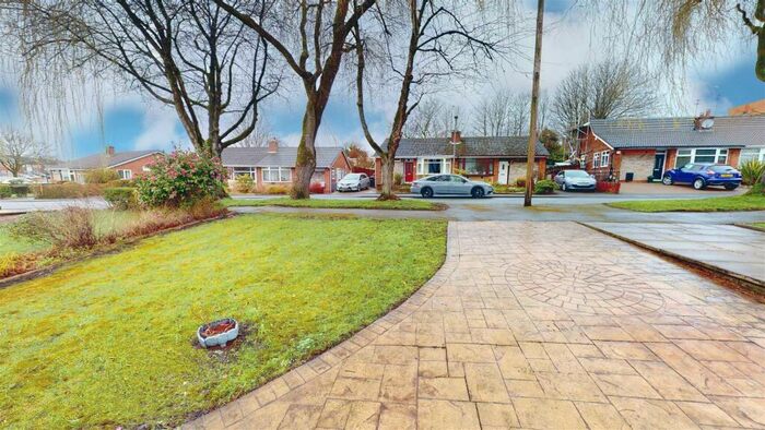 2 Bedroom Semi-Detached Bungalow For Sale In Holcombe Close, Kearsley, Bolton, BL4