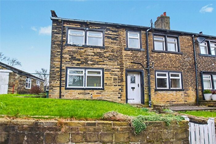 3 Bedroom End Terrace House For Sale In Clayton Lane, Clayton, Bradford, West Yorkshire, BD14