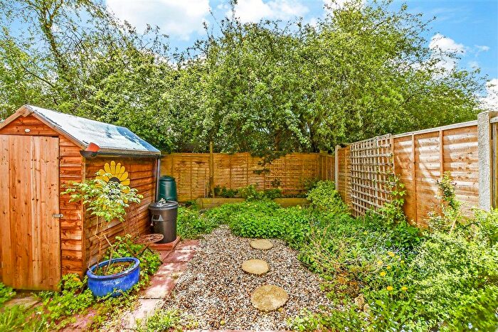 3 Bedroom End Of Terrace House For Sale In Alen Square, Staplehurst, Kent, TN12