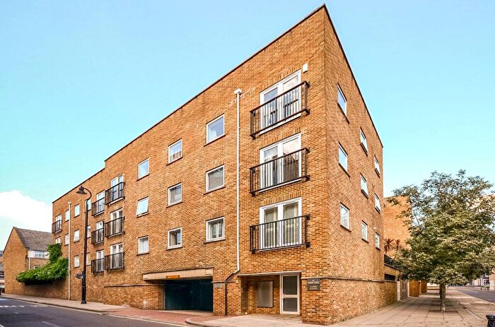 1 Bedroom Flat To Rent In Lamb Court, Limehouse, London, E14