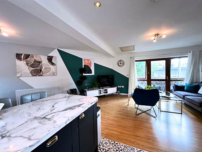 2 Bedroom Flat To Rent In Brabazon Street, London, E14
