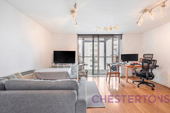 2 Bedroom Flat To Rent In Berglen Court, Branch Road, E14