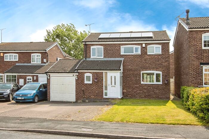 3 Bedroom Link Detached House For Sale In Dovedale Gardens, Leeds, LS15