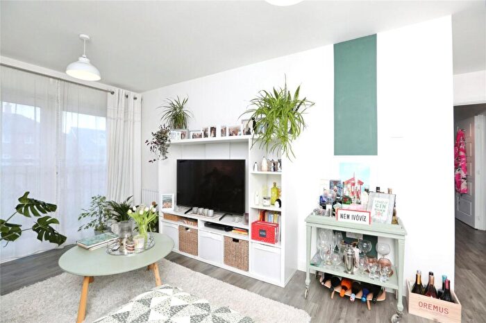 2 Bedroom Flat For Sale In Rapson End, Sittingbourne, Kent, ME10