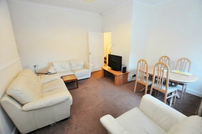 3 Bedroom Flat To Rent In Greystoke Avenue, Sandyford, Newcastle Upon Tyne, NE2