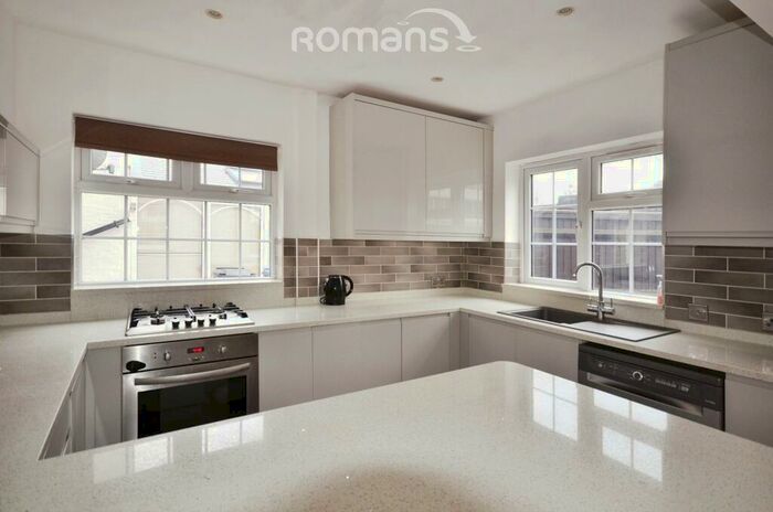 3 Bedroom Semi-Detached House To Rent In Eastfield Road, Burnham, SL1