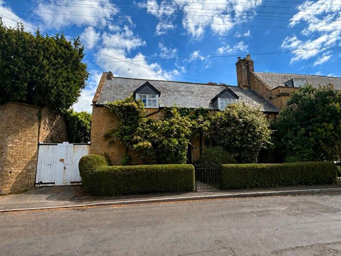 3 Bedroom Semi Detached House For Sale In South Street, South Petherton, Somerset, TA13