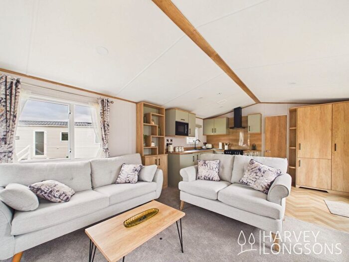 2 Bedroom Park Home For Sale In Walton Avenue, Felixstowe, IP11