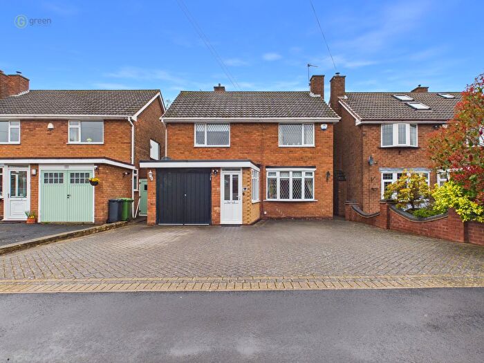 3 Bedroom Link Detached House For Sale In Ollison Drive, Streetly, B74