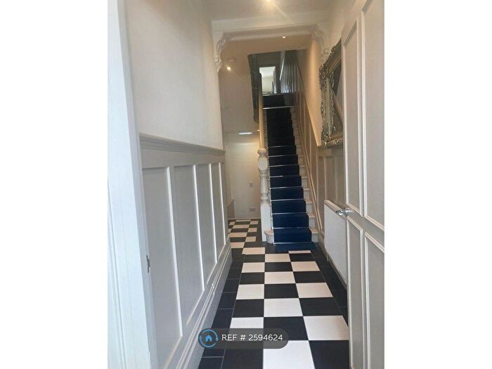 3 Bedroom Flat To Rent In Church Street, Blackpool, FY1