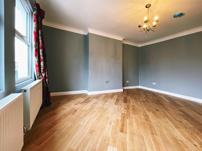 3 Bedroom Maisonette To Rent In Cyprus Road, London, N3