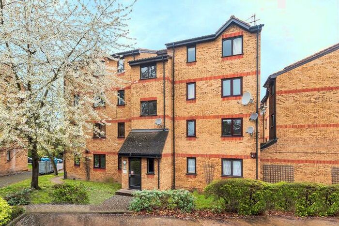 Studio To Rent In Sunbury Court, Myers Lane, New Cross, London, SE14