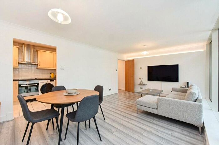 2 Bedroom Flat To Rent In Boardwalk Place, Canary Wharf, London, E14
