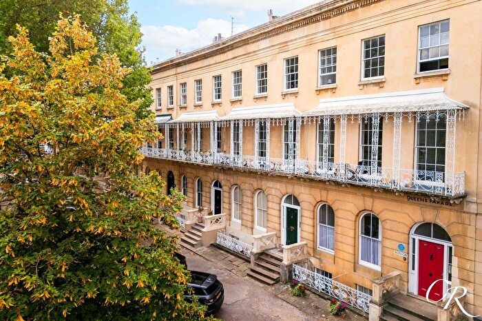 1 Bedroom Flat For Sale In Queens Parade, Montpellier, GL50