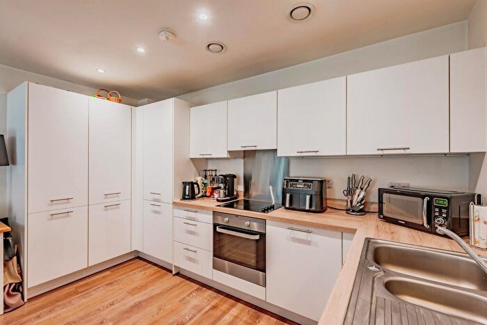 2 Bedroom Apartment For Sale In Marketfield Way, Redhill, RH1