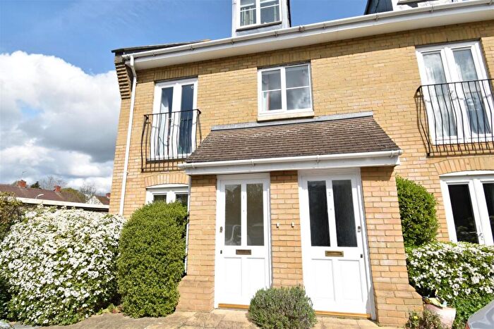 1 Bedroom Flat To Rent In Herbert Court, Surbiton, KT5