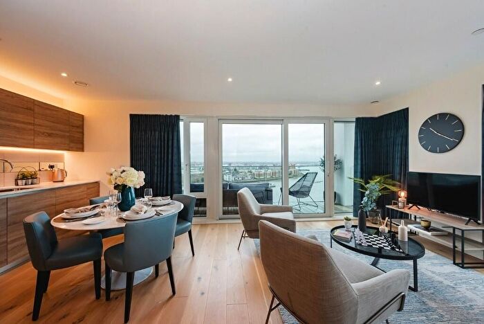 2 Bedroom Flat For Sale In Duke Of Wellington Avenue, Woolwich, SE18