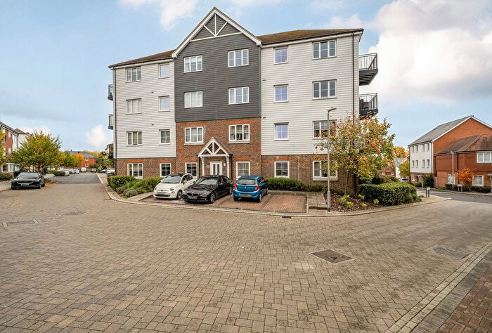 2 Bedroom Flat For Sale In Eden Road, Dunton Green, Sevenoaks, Kent, TN14